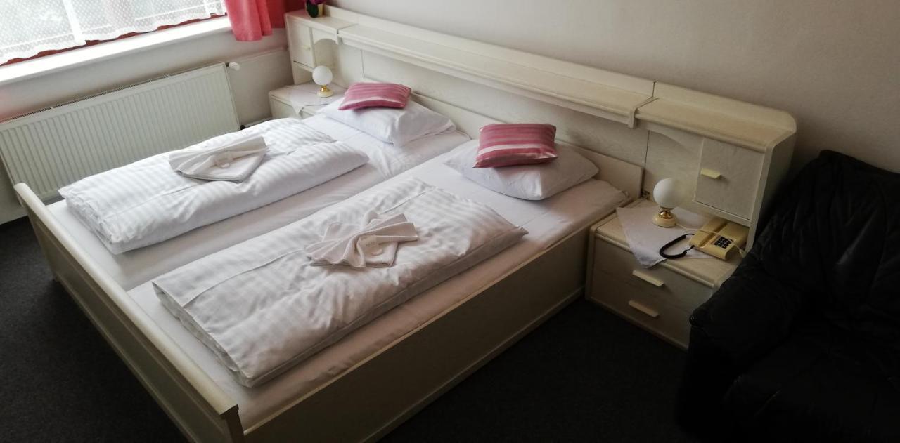 Hotel Apollo Валашске-Мезиржичи Экстерьер фото