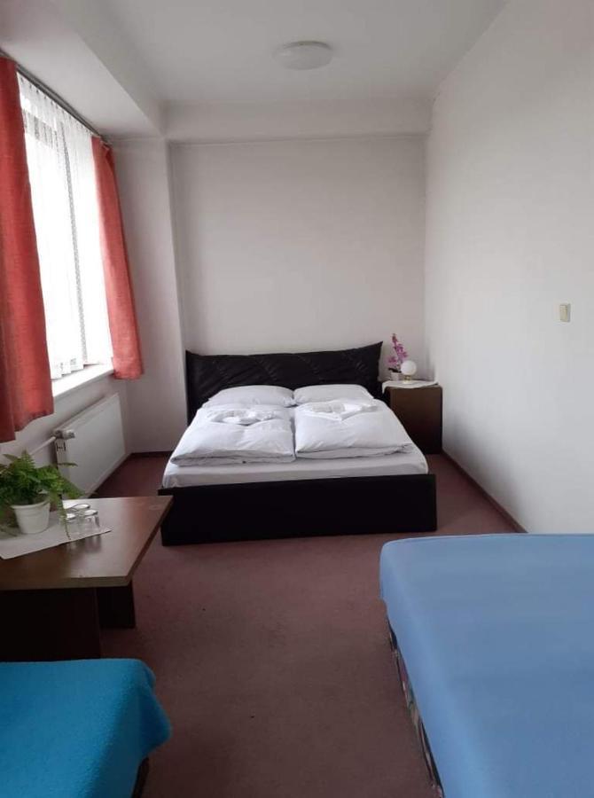 Hotel Apollo Валашске-Мезиржичи Экстерьер фото